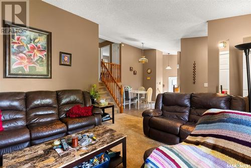 3031 Ford Street E, Regina, SK - Indoor Photo Showing Living Room