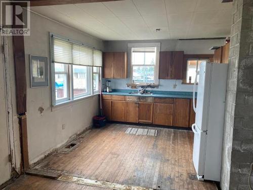 4417 Westview Ave, Powell River, BC - Indoor Photo Showing Kitchen