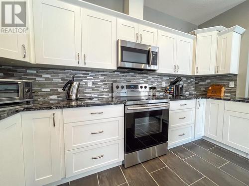 5311 49 Street, Pouce Coupe, BC - Indoor Photo Showing Kitchen With Upgraded Kitchen