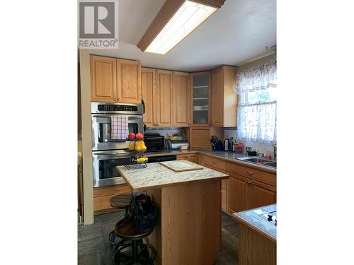 9437 6 Street, Dawson Creek, BC - Indoor Photo Showing Kitchen