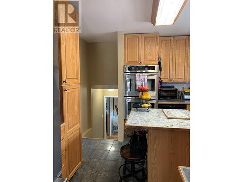 9437 6 Street, Dawson Creek, BC - Indoor Photo Showing Kitchen