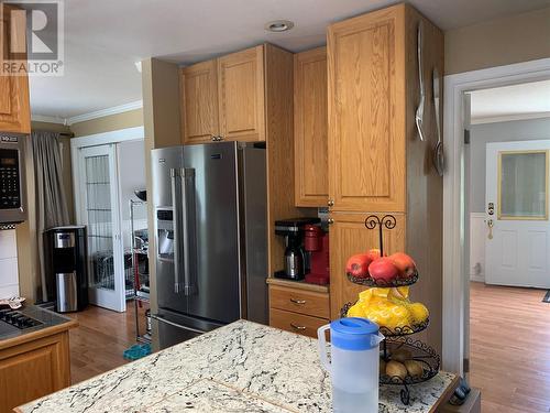 9437 6 Street, Dawson Creek, BC - Indoor Photo Showing Kitchen