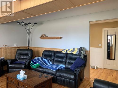 9437 6 Street, Dawson Creek, BC - Indoor Photo Showing Living Room