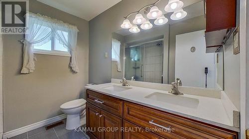 91 Fergus Avenue, Richmond Hill, ON - Indoor Photo Showing Bathroom