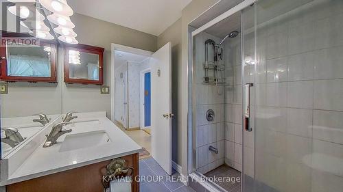 91 Fergus Avenue, Richmond Hill, ON - Indoor Photo Showing Bathroom