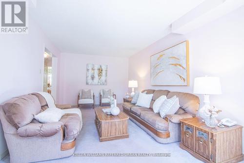 104 Bernard Avenue, Richmond Hill, ON - Indoor Photo Showing Living Room