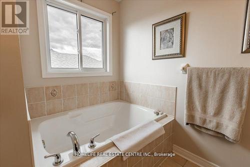 48 Prince Of Wales Drive, Barrie, ON - Indoor Photo Showing Bathroom