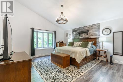 7575 Milburough Line, Milton (Campbellville), ON - Indoor Photo Showing Bedroom