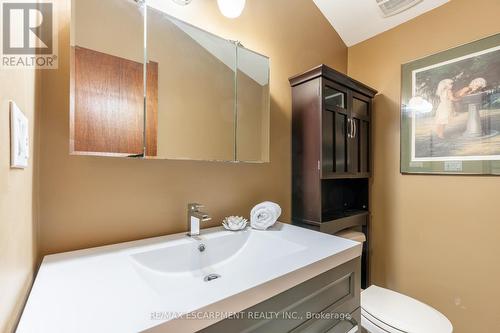 7575 Milburough Line, Milton (Campbellville), ON - Indoor Photo Showing Bathroom