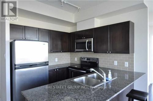 1806 - 3525 Kariya Drive, Mississauga, ON - Indoor Photo Showing Kitchen With Double Sink With Upgraded Kitchen