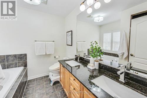 1109 Hickory Hollow Glen, Mississauga, ON - Indoor Photo Showing Bathroom