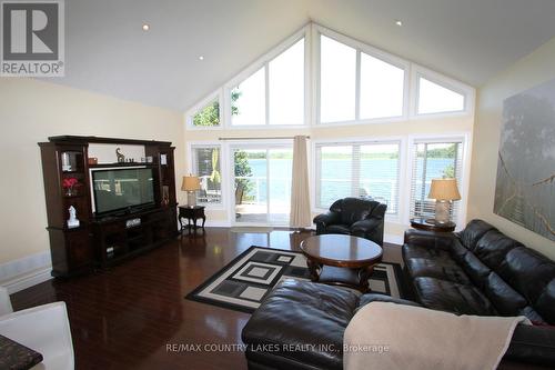 19 North Taylor Road, Kawartha Lakes, ON - Indoor Photo Showing Living Room