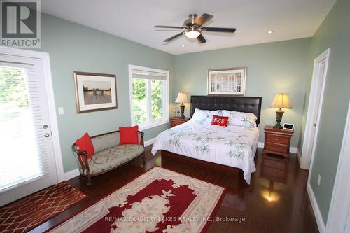 19 North Taylor Road, Kawartha Lakes, ON - Indoor Photo Showing Bedroom