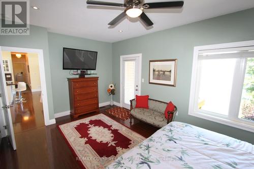 19 North Taylor Road, Kawartha Lakes, ON - Indoor Photo Showing Bedroom