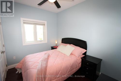 19 North Taylor Road, Kawartha Lakes, ON - Indoor Photo Showing Bedroom