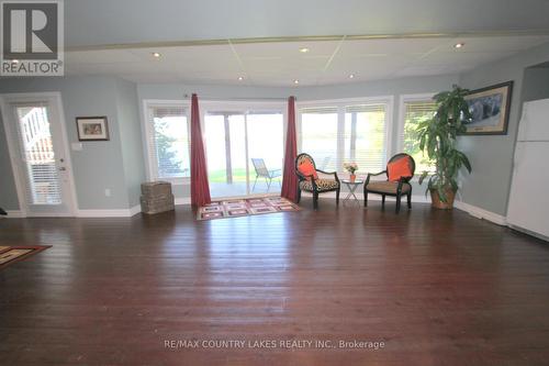 19 North Taylor Road, Kawartha Lakes, ON - Indoor Photo Showing Living Room