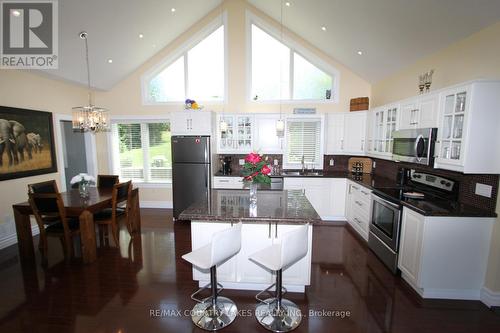 19 North Taylor Road, Kawartha Lakes, ON - Indoor Photo Showing Other Room