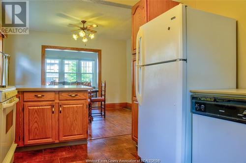 1627 Moy, Windsor, ON - Indoor Photo Showing Kitchen