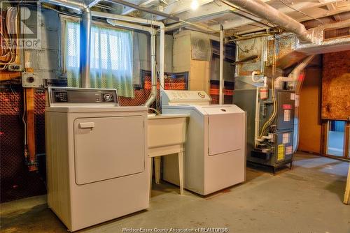 1627 Moy, Windsor, ON - Indoor Photo Showing Laundry Room