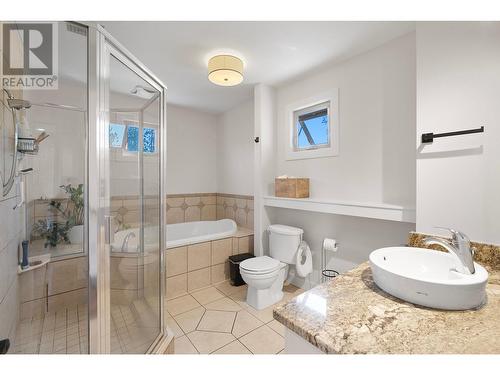 2082 Manuel Road, West Kelowna, BC - Indoor Photo Showing Bathroom