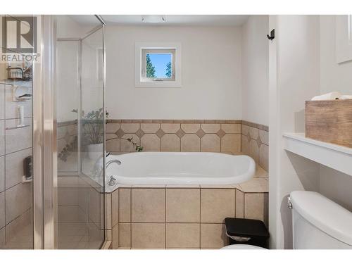 2082 Manuel Road, West Kelowna, BC - Indoor Photo Showing Bathroom