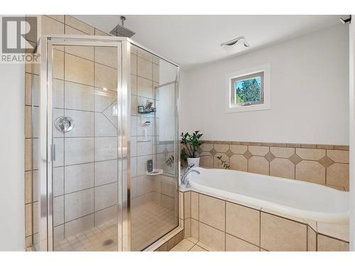 2082 Manuel Road, West Kelowna, BC - Indoor Photo Showing Bathroom