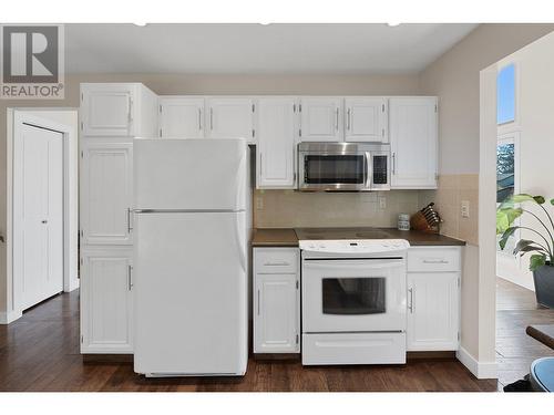 2082 Manuel Road, West Kelowna, BC - Indoor Photo Showing Kitchen