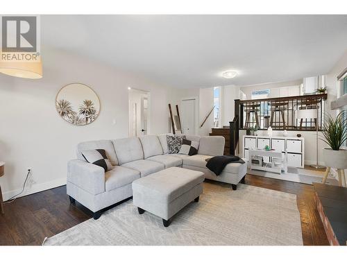 2082 Manuel Road, West Kelowna, BC - Indoor Photo Showing Living Room