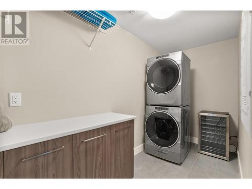 3475 Granite Close Unit# 316, Kelowna, BC - Indoor Photo Showing Laundry Room