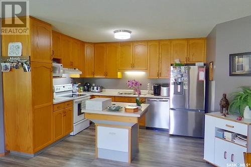 B 1309 98Th Street, Tisdale, SK - Indoor Photo Showing Kitchen