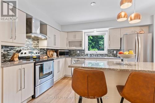 35 Paperbirch Crescent, London, ON - Indoor Photo Showing Kitchen With Upgraded Kitchen