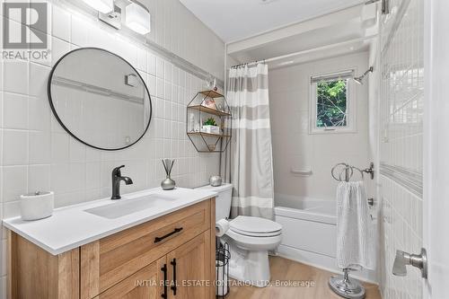 35 Paperbirch Crescent, London, ON - Indoor Photo Showing Bathroom