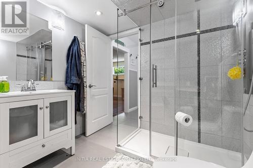 35 Paperbirch Crescent, London, ON - Indoor Photo Showing Bathroom