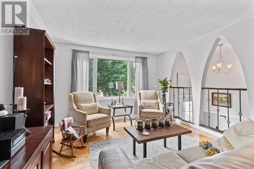 35 Paperbirch Crescent, London, ON - Indoor Photo Showing Living Room