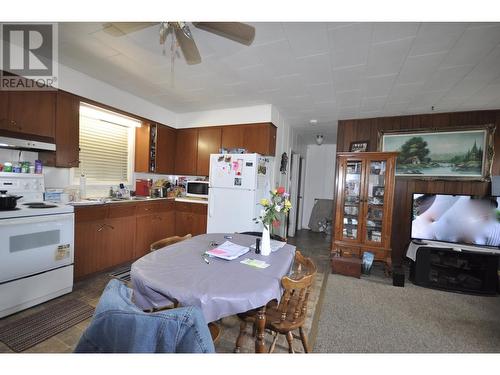 1817 Renner Road, Williams Lake, BC - Indoor Photo Showing Kitchen With Double Sink