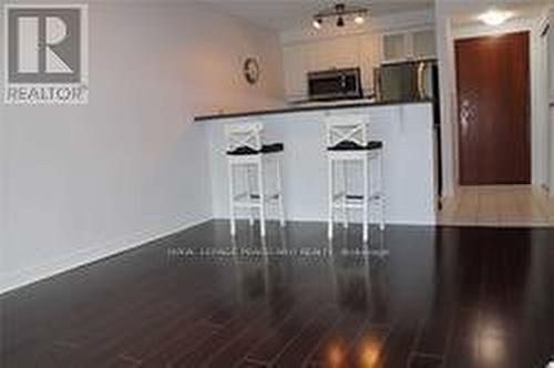 1009 - 10 Queens Quay W, Toronto, ON - Indoor Photo Showing Kitchen