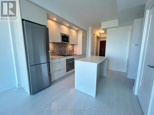 3807 - 30 Inn On The Park Drive, Toronto, ON - Indoor Photo Showing Kitchen With Stainless Steel Kitchen