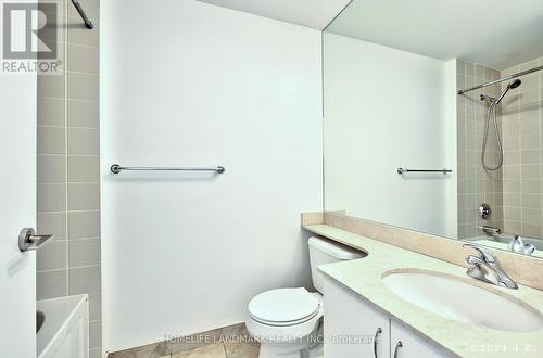 3603 - 215 Fort York Boulevard, Toronto, ON - Indoor Photo Showing Bathroom