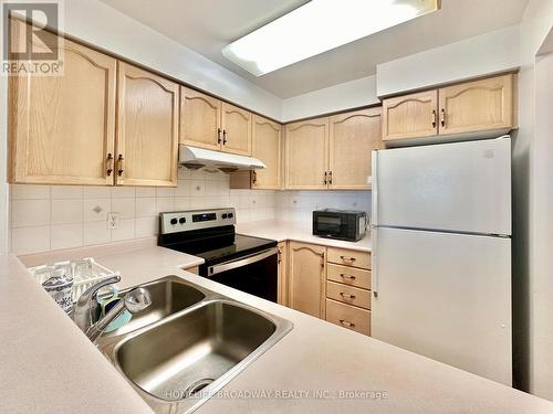 601 - 18 Pemberton Avenue, Toronto, ON - Indoor Photo Showing Laundry Room