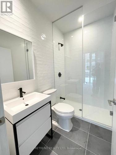 113 - 150 Logan Avenue, Toronto, ON - Indoor Photo Showing Bathroom
