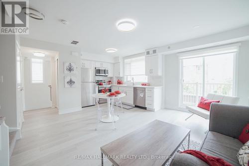 301 - 90 Orchid Place Drive, Toronto, ON - Indoor Photo Showing Living Room