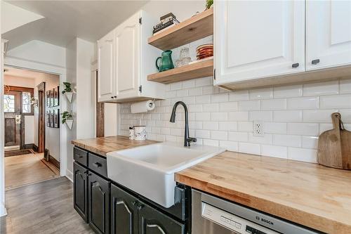 94 Holton Avenue S, Hamilton, ON - Indoor Photo Showing Kitchen