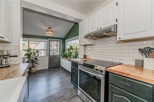 94 Holton Avenue S, Hamilton, ON - Indoor Photo Showing Kitchen