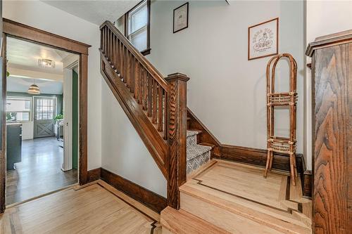 94 Holton Avenue S, Hamilton, ON - Indoor Photo Showing Other Room