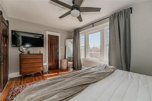 94 Holton Avenue S, Hamilton, ON - Indoor Photo Showing Bedroom