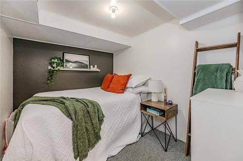 94 Holton Avenue S, Hamilton, ON - Indoor Photo Showing Bedroom