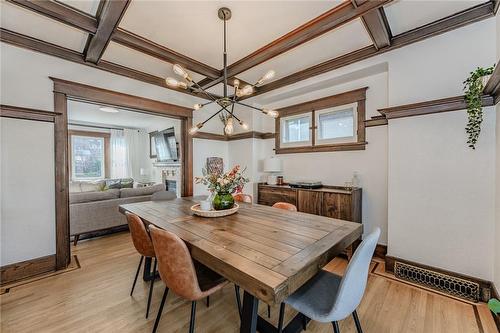 94 Holton Avenue S, Hamilton, ON - Indoor Photo Showing Dining Room