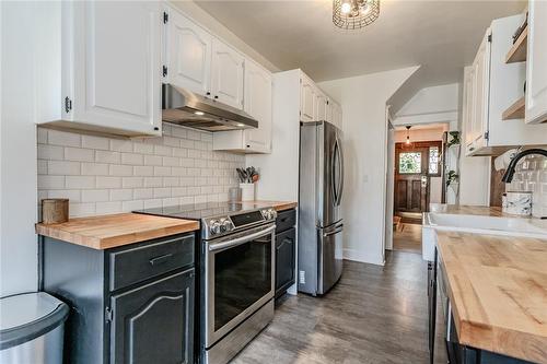 94 Holton Avenue S, Hamilton, ON - Indoor Photo Showing Kitchen With Upgraded Kitchen