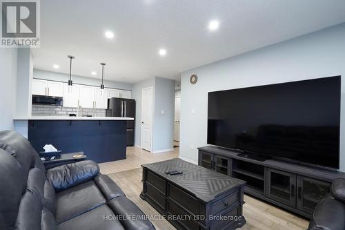 303 - 300 Spillsbury Drive, Peterborough, ON - Indoor Photo Showing Living Room