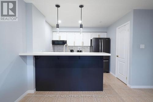 303 - 300 Spillsbury Drive, Peterborough, ON - Indoor Photo Showing Kitchen